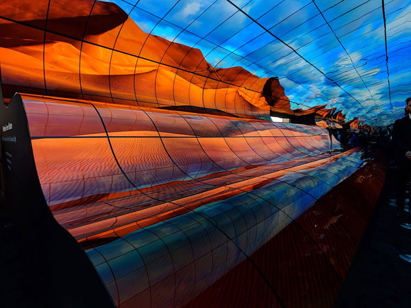 Invite to see the giant curved screen made from LG's OLED TVs Picture 3