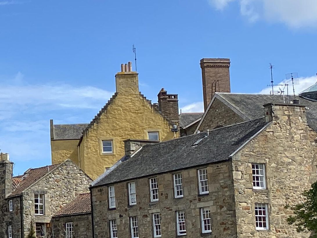 iPhone 11 Pro has an unlikely rival in this 7-year-old phone Picture 8