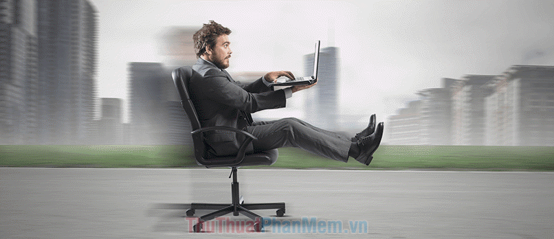 Is it okay to use the laptop while charging while using the battery? Picture 4