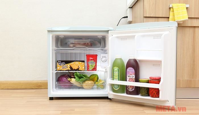 Is the mini fridge freezer? Picture 3