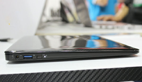 Laptop photos with carbon shell weigh less than 1 kg Picture 6