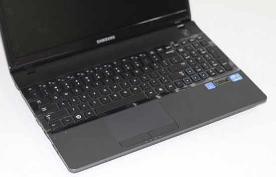 Laptop running Ivy Bridge chip cheap by Samsung Picture 5