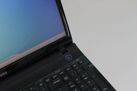 Laptop running Ivy Bridge chip cheap by Samsung Picture 6