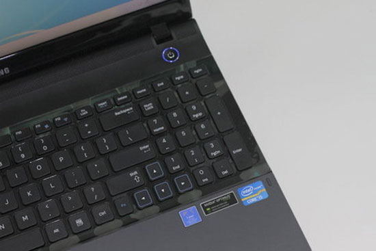 Laptop running Ivy Bridge chip cheap by Samsung Picture 8