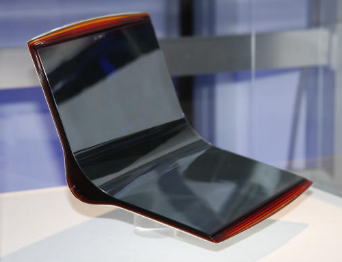 Laptop screen OLED carries 'alias' Rolltop Picture 1