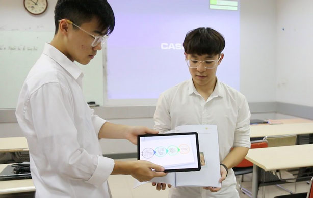 Learning literature with 3D technology, 'scanning' books out of knowledge at FPT High School Picture 3