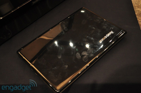 Lenovo IdeaPad Z is cheap but elegant Picture 3