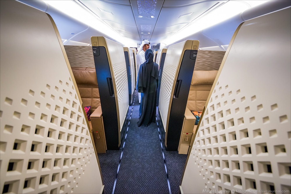 Let's admire inside the world's most luxurious aircraft Picture 4