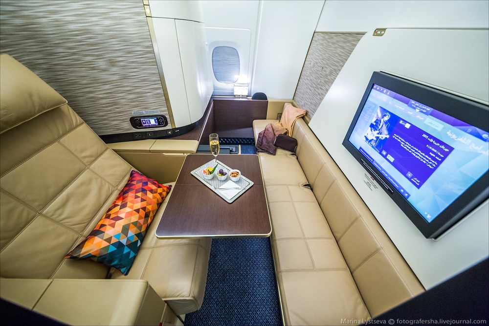 Let's admire inside the world's most luxurious aircraft Picture 7