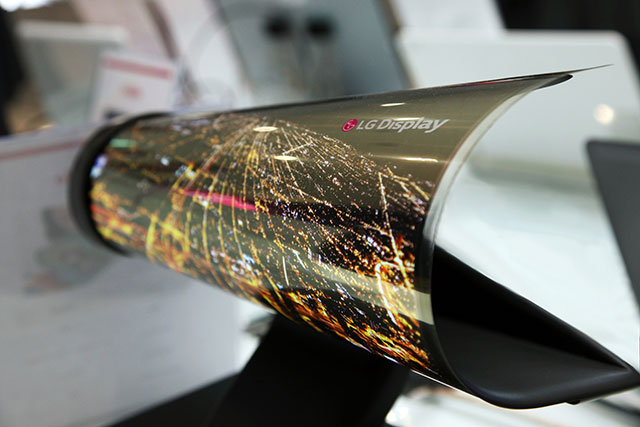 LG Display presents 65-inch scrollable OLED TV like paper Picture 1