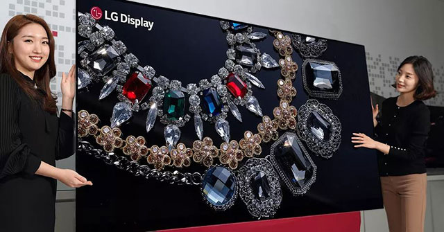 LG opened the giant TV race at CES 2018 with an 8K 8-inch OLED display Picture 1
