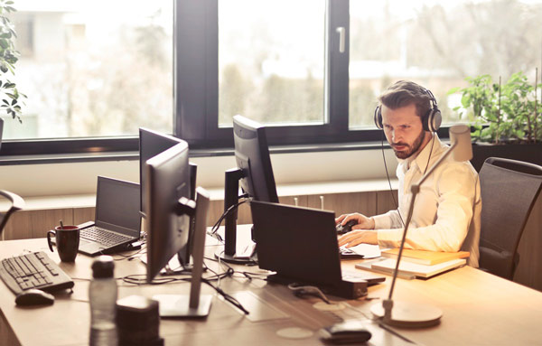 Listen to the young 'not medium' answers about IT industry Picture 5
