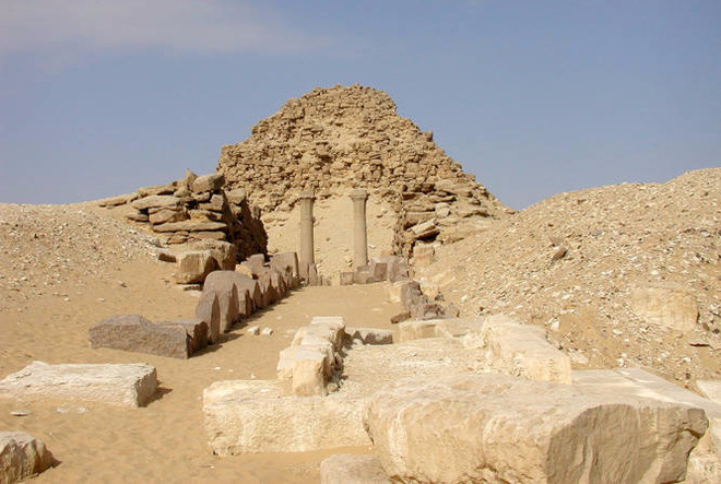 Looking for the reason why the ancient Egyptians stopped building pyramids?