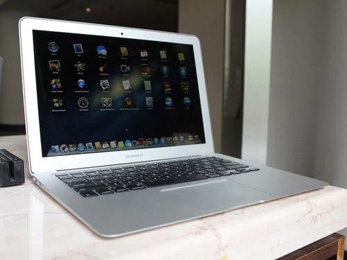 MacBook Air 2013 still sticks to screen blurring errors Picture 1