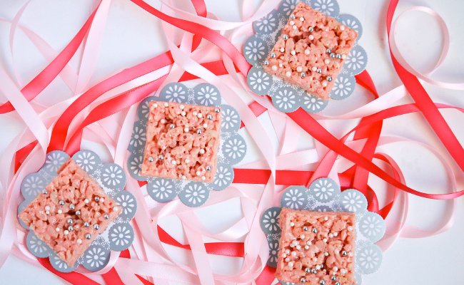 Make rice cakes with heart-shaped sweet rice for Vietnamese Women's Day October 20 Picture 10