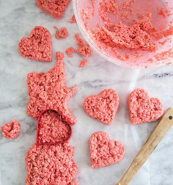 Make rice cakes with heart-shaped sweet rice for Vietnamese Women's Day October 20 Picture 4