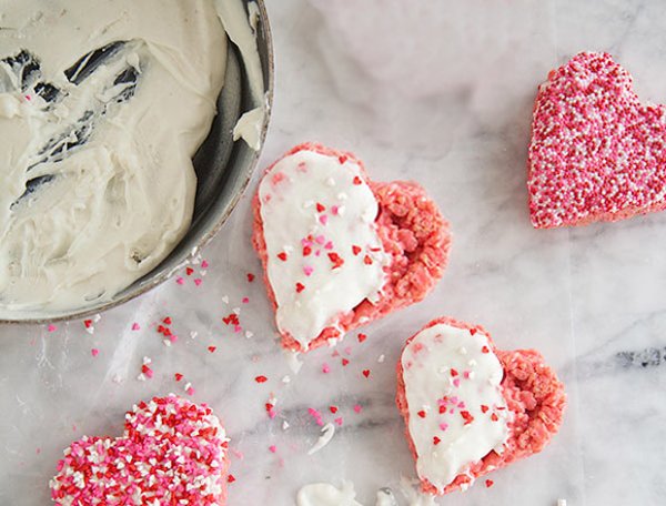 Make rice cakes with heart-shaped sweet rice for Vietnamese Women's Day October 20 Picture 6
