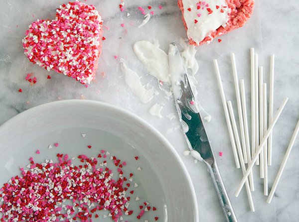 Make rice cakes with heart-shaped sweet rice for Vietnamese Women's Day October 20 Picture 7