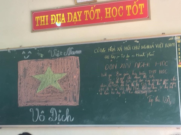 Many ways to celebrate the victory of fans when U23 Vietnam reached the final Picture 14