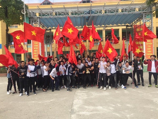 Many ways to celebrate the victory of fans when U23 Vietnam reached the final Picture 17