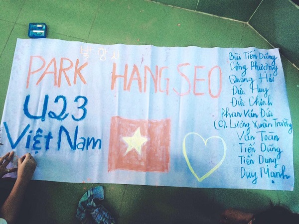 Many ways to celebrate the victory of fans when U23 Vietnam reached the final Picture 19