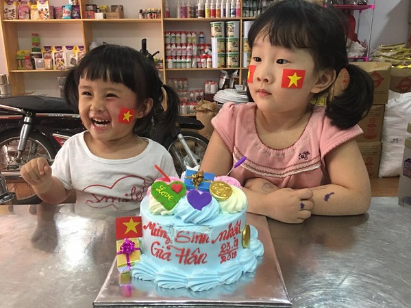 Many ways to celebrate the victory of fans when U23 Vietnam reached the final Picture 20