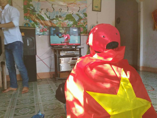 Many ways to celebrate the victory of fans when U23 Vietnam reached the final Picture 34