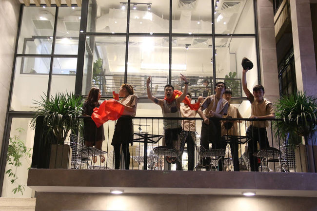 Many ways to celebrate the victory of fans when U23 Vietnam reached the final Picture 7