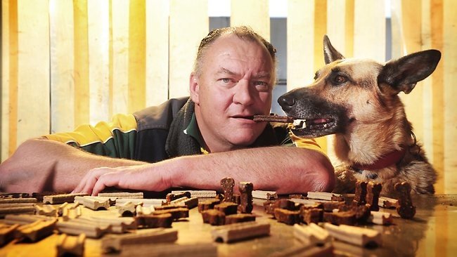 Marvel at 14 strange jobs people still do everyday in the world Picture 3