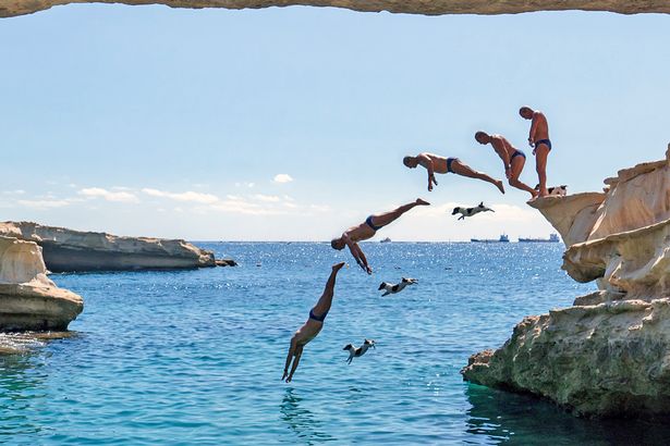 Miraculous survival after free fall from a height of more than 5000 meters Picture 3