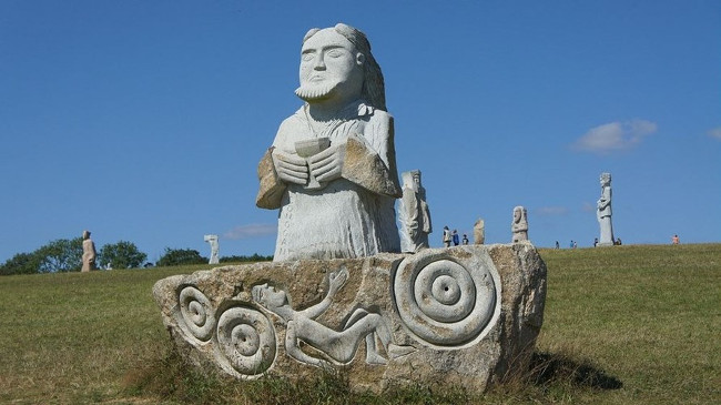 Mysterious valley of 1000 saints in Brittany Picture 8