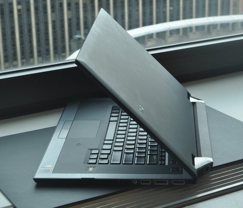 New Dell laptops can charge batteries without wires Picture 8