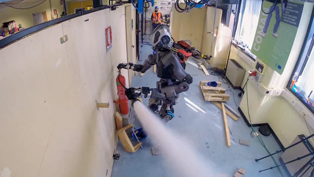 New firefighting robots are put into testing Picture 1