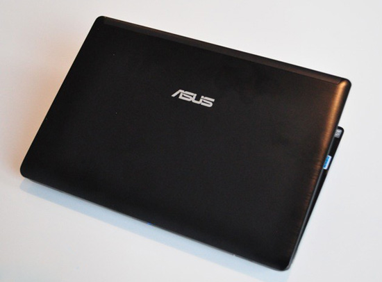 Open Asus' only 1kg netbook Picture 1