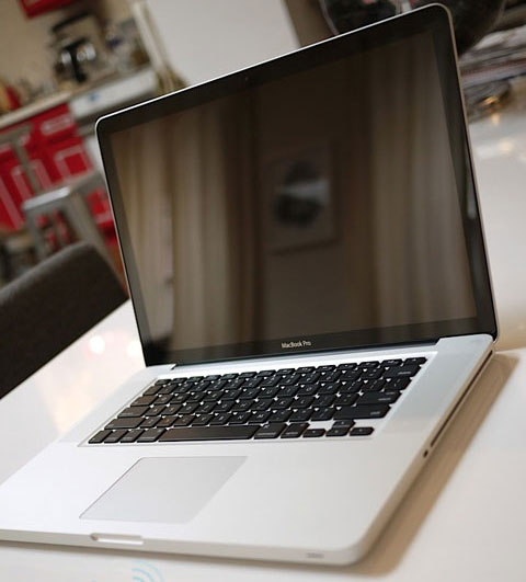 Open the Macbook Pro box using Intel Core i7 Picture 8