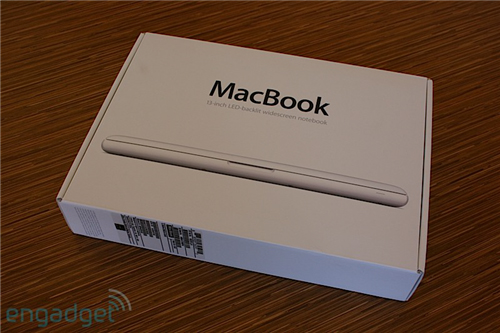 Open the new Apple Macbook plastic case Picture 1