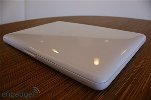 Open the new Apple Macbook plastic case Picture 10