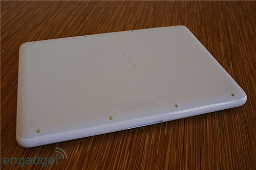 Open the new Apple Macbook plastic case Picture 12