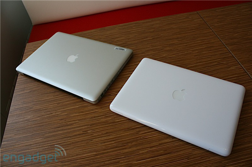 Open the new Apple Macbook plastic case Picture 14