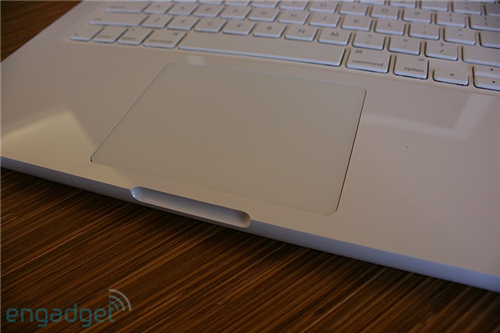 Open the new Apple Macbook plastic case Picture 8
