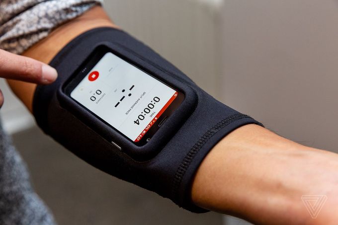 Palm revived with a tiny phone model just by ATM card Picture 11