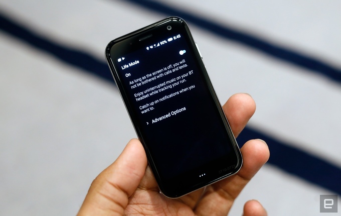 Palm revived with a tiny phone model just by ATM card Picture 9