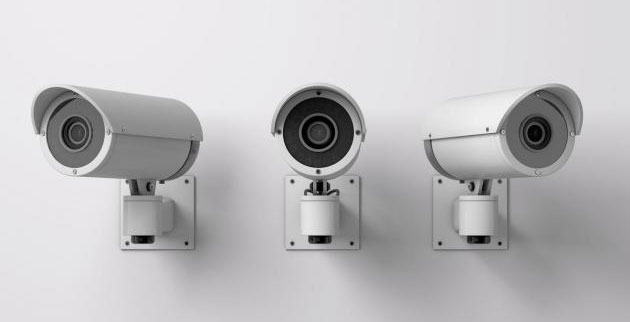 People often behave more correctly when thinking that someone is following you? Is this correct? Picture 3