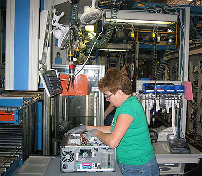 Photo of PC assembly process in factory Picture 6