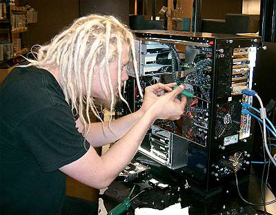 Photo of PC assembly process in factory Picture 7