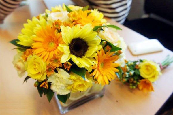 Plug in chrysanthemum flowers to bring home into the house for Tet holiday 2019 Picture 4