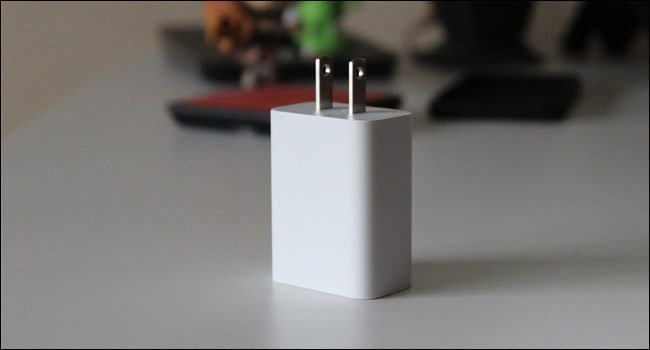 Plug the iPhone cord into Samsung charging bulb to charge iPhone okay? Picture 2