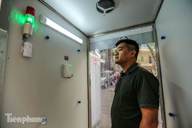 Portable full body disinfection chamber appears in Hanoi Picture 6