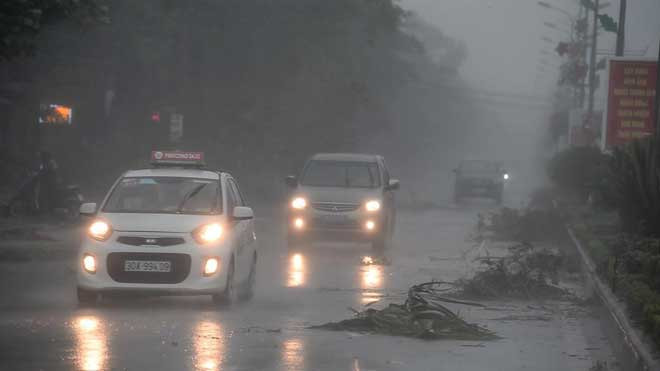 Principles for traveling on the road to ensure safety in stormy days Picture 4