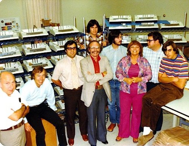 Rare photos of the first days of Apple Picture 3